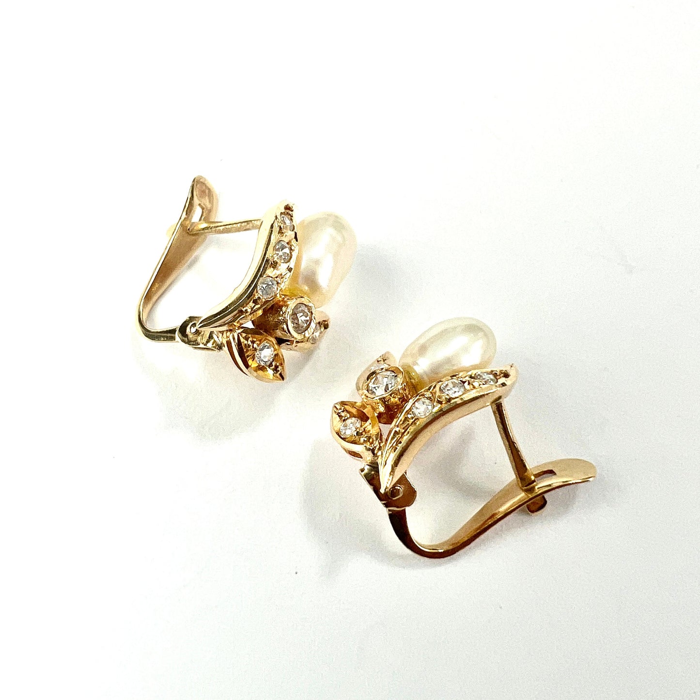 Vintage 18CT Gold Diamond and Baroque Pearl Earrings