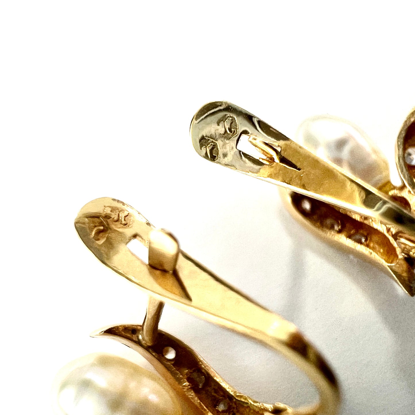 Vintage 18CT Gold Diamond and Baroque Pearl Earrings