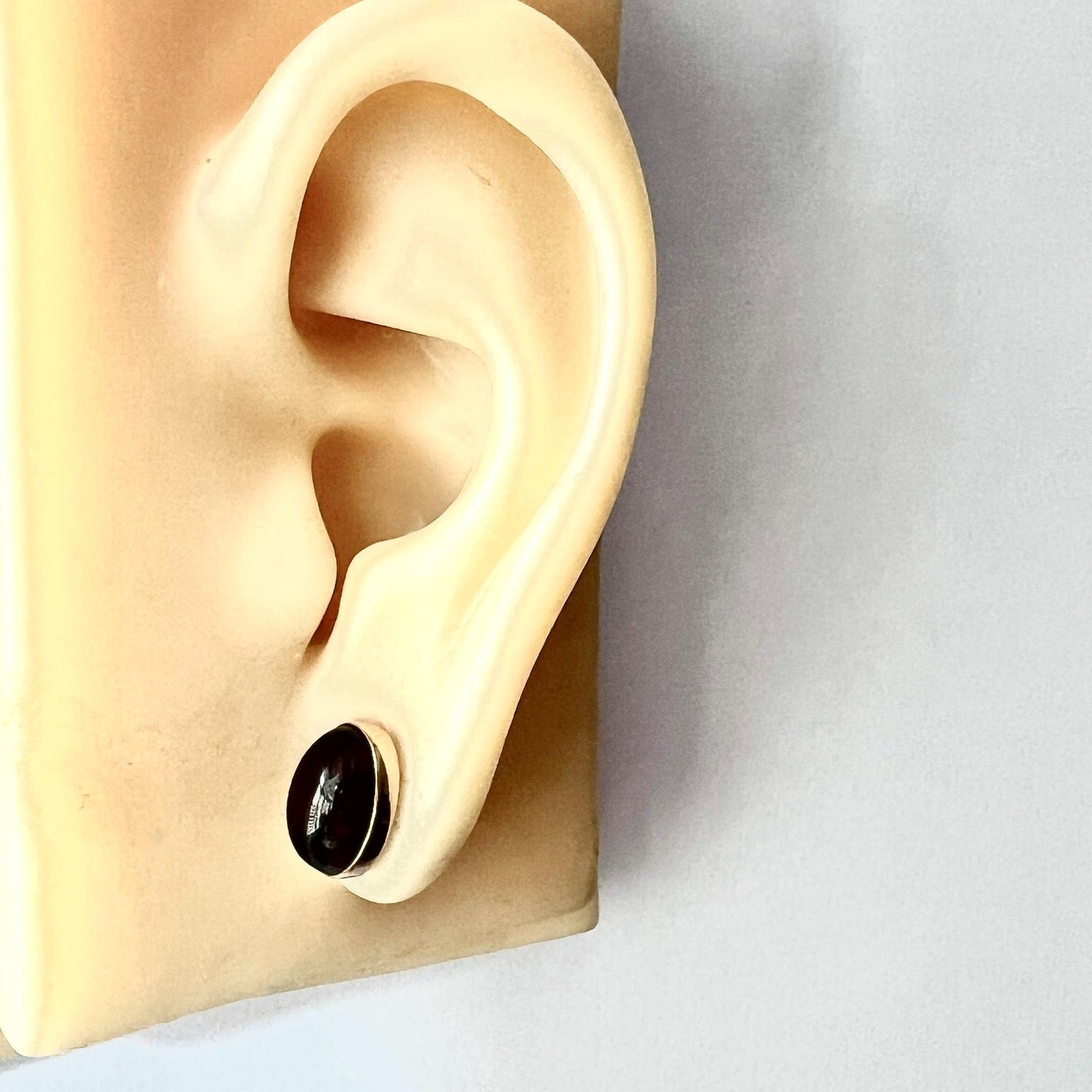 Victorian 9CT Gold Garnet Cabochon Stud Earrings