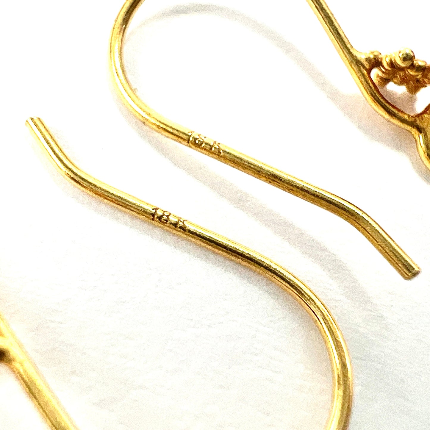 Vintage Solid 18CT Gold Lapis Lazuli Fluted Teardrop Earrings