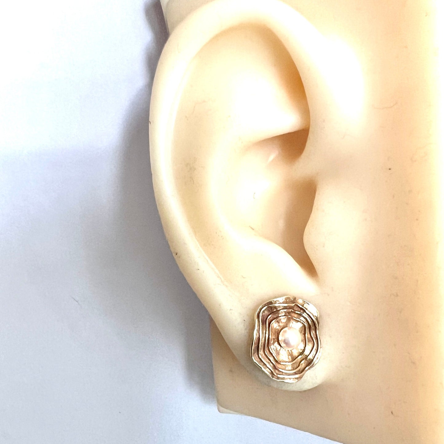 Vintage 9CT Gold Oyster Pearl Studs