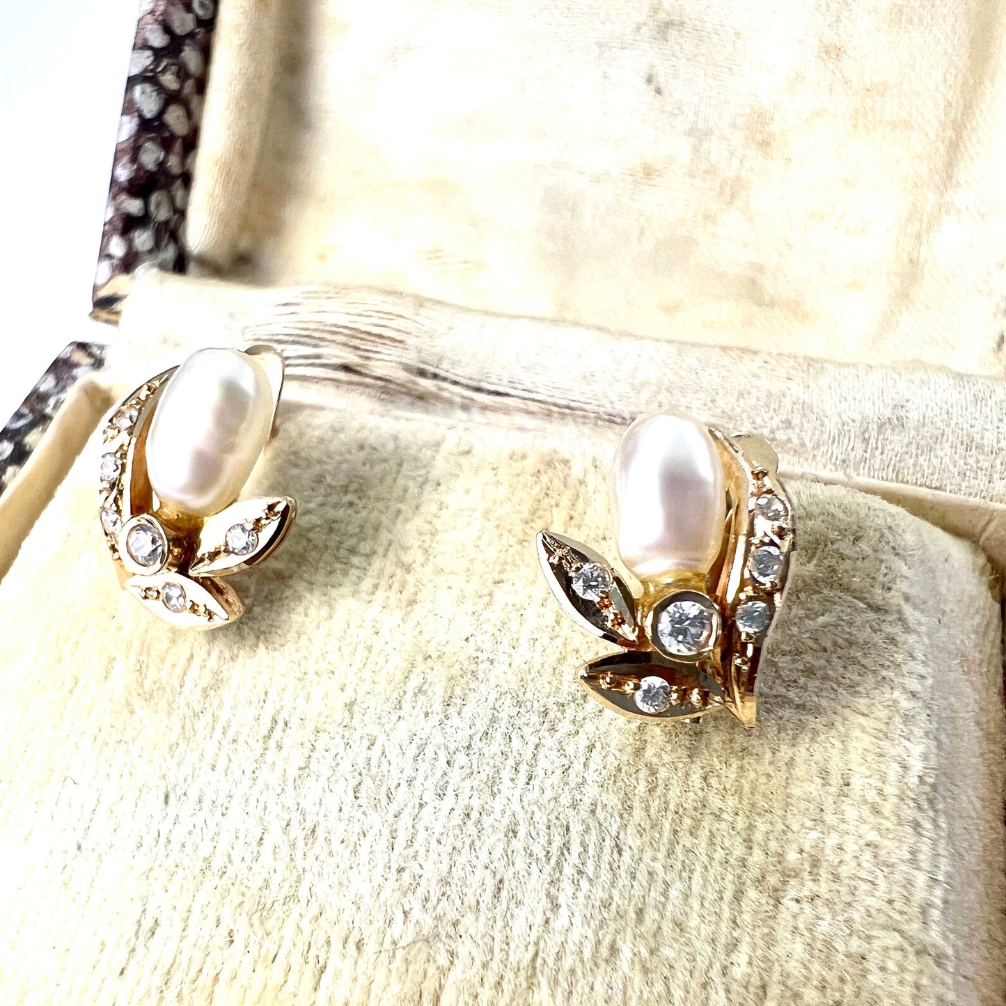 Vintage 18CT Gold Diamond and Baroque Pearl Earrings