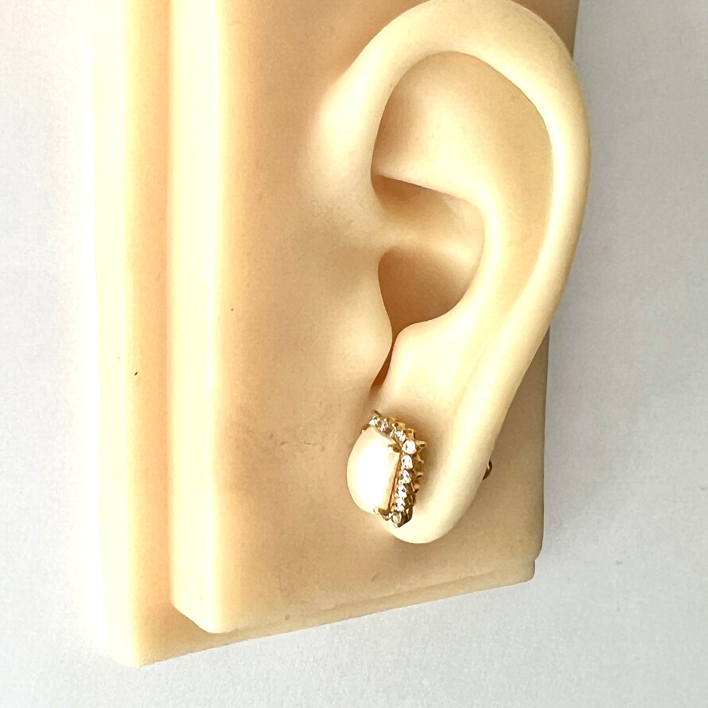 Vintage 22CT Gold Mabe Pearl Halo Earrings