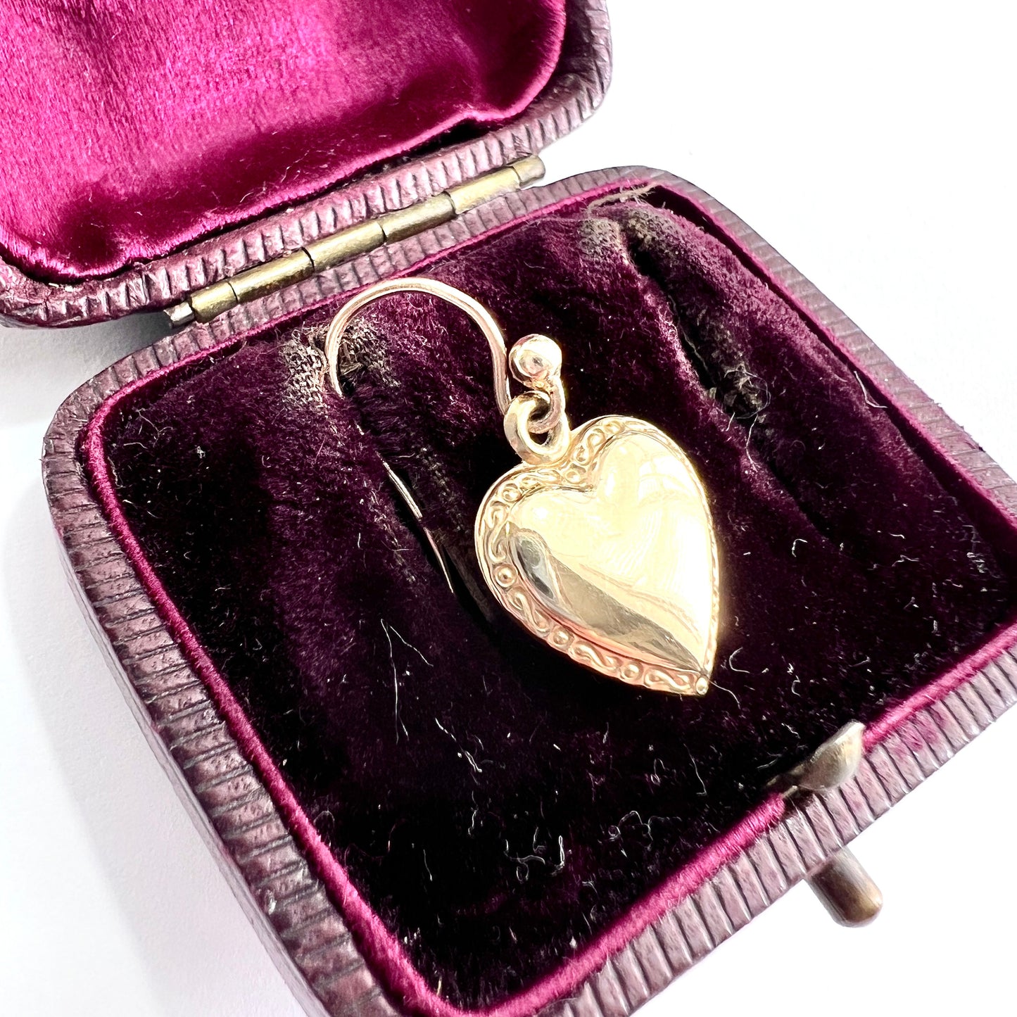 Vintage 9CT Gold Engraved Heart Drop • Single Earring