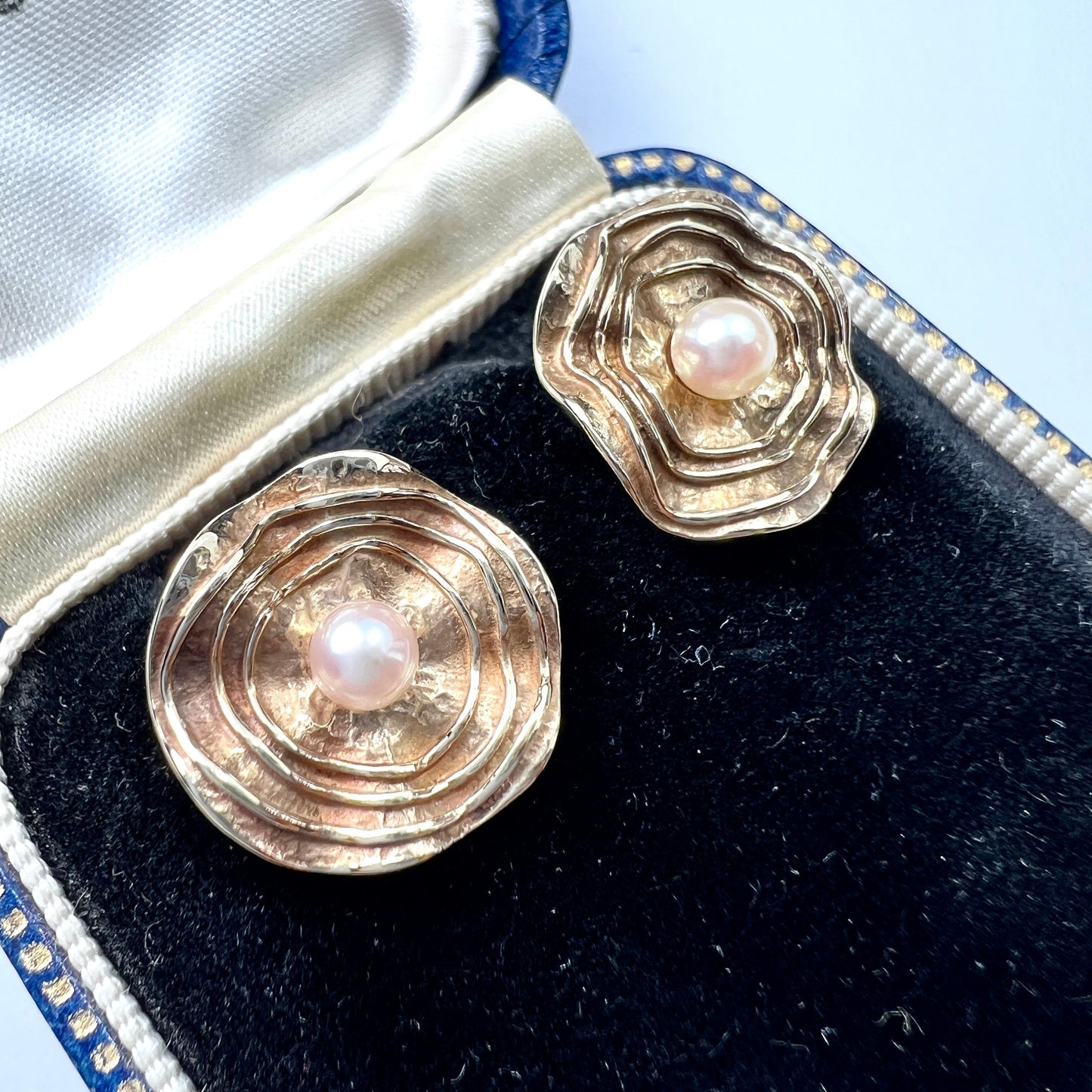 Vintage 9CT Gold Oyster Pearl Studs
