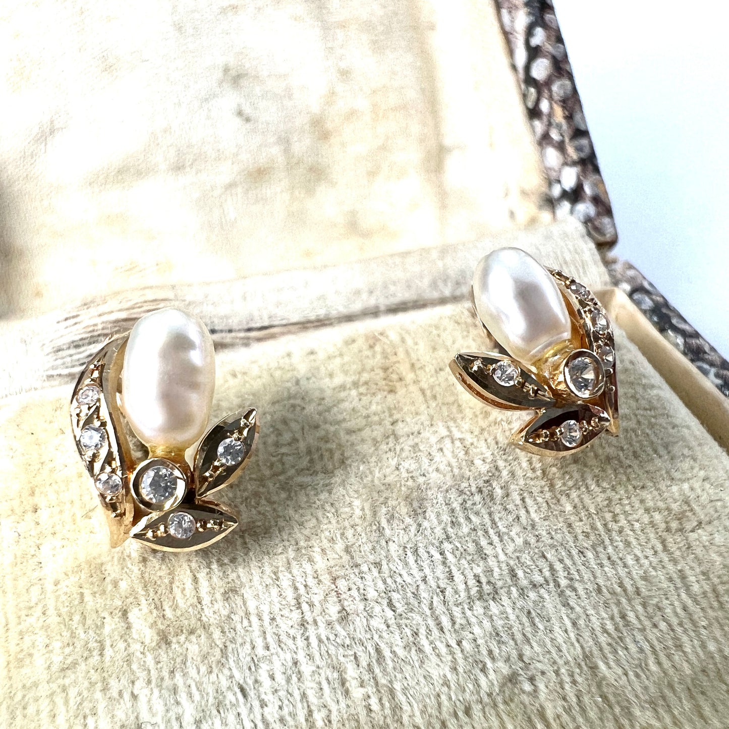 Vintage 18CT Gold Diamond and Baroque Pearl Earrings