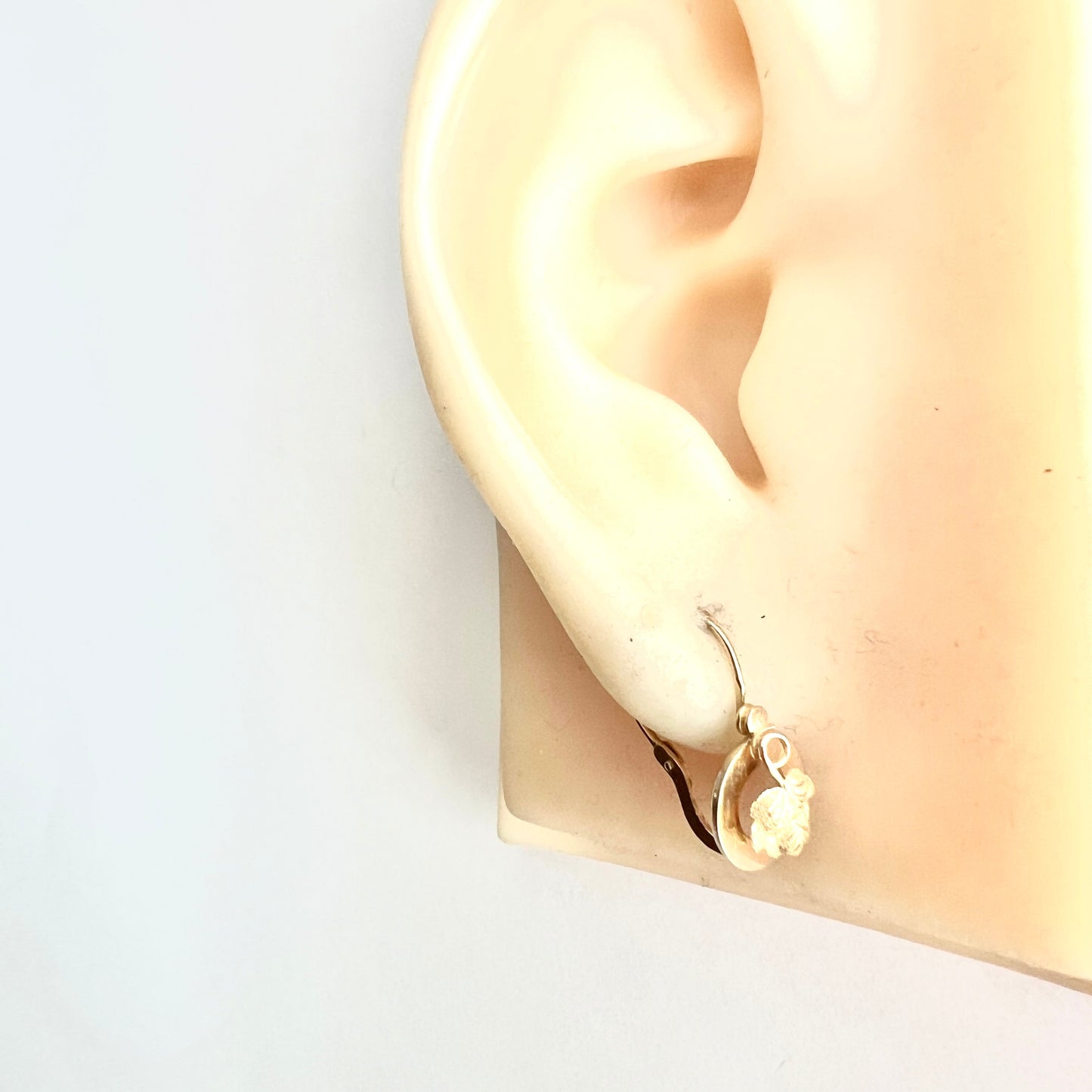 Victorian Art Nouveau 18CT Gold Vine Leaf Dormeuse Earrings