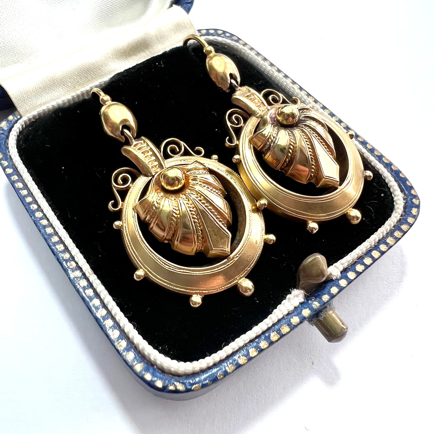 Victorian 18CT Gold Acanthus Earrings