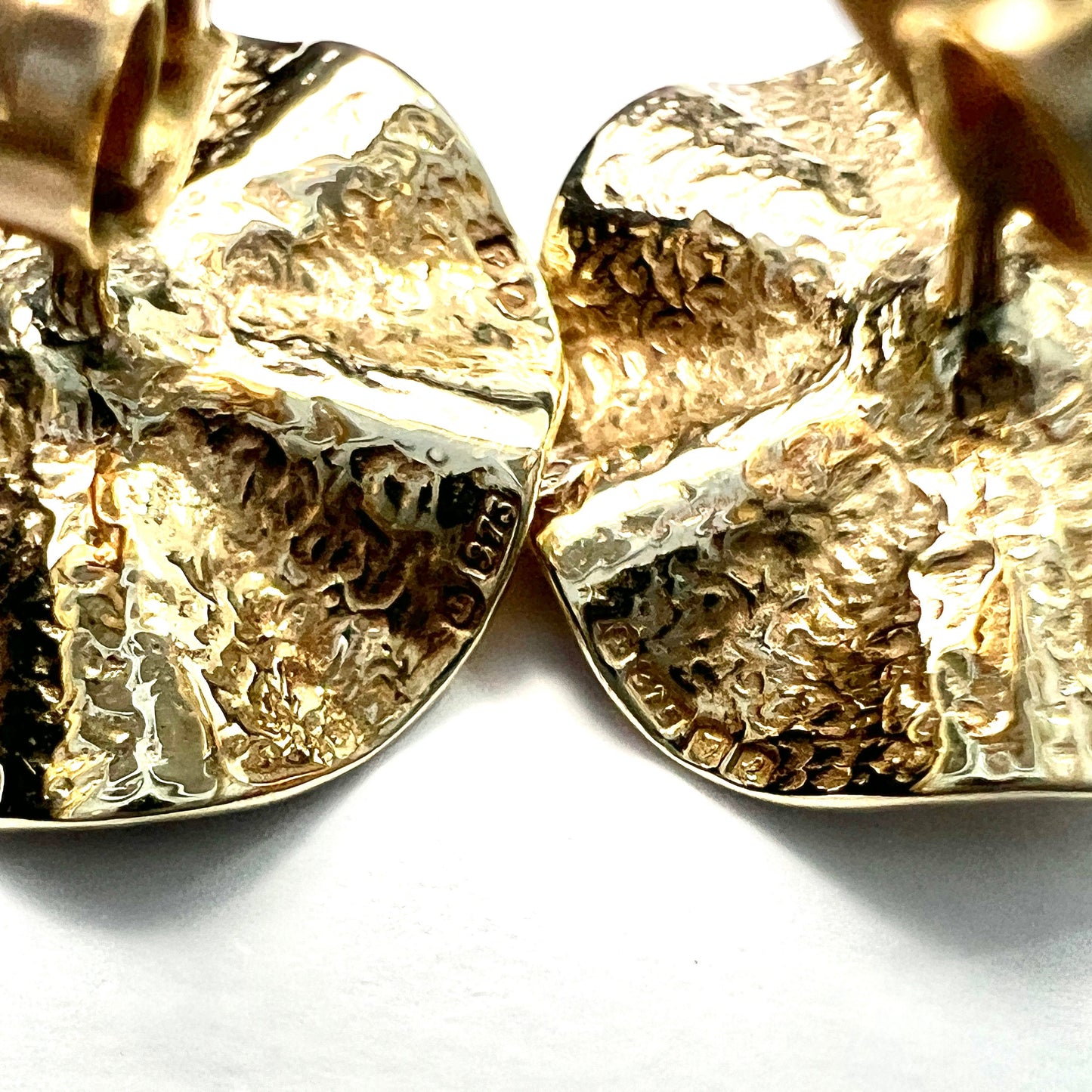 Vintage 9CT Gold Oyster Pearl Studs