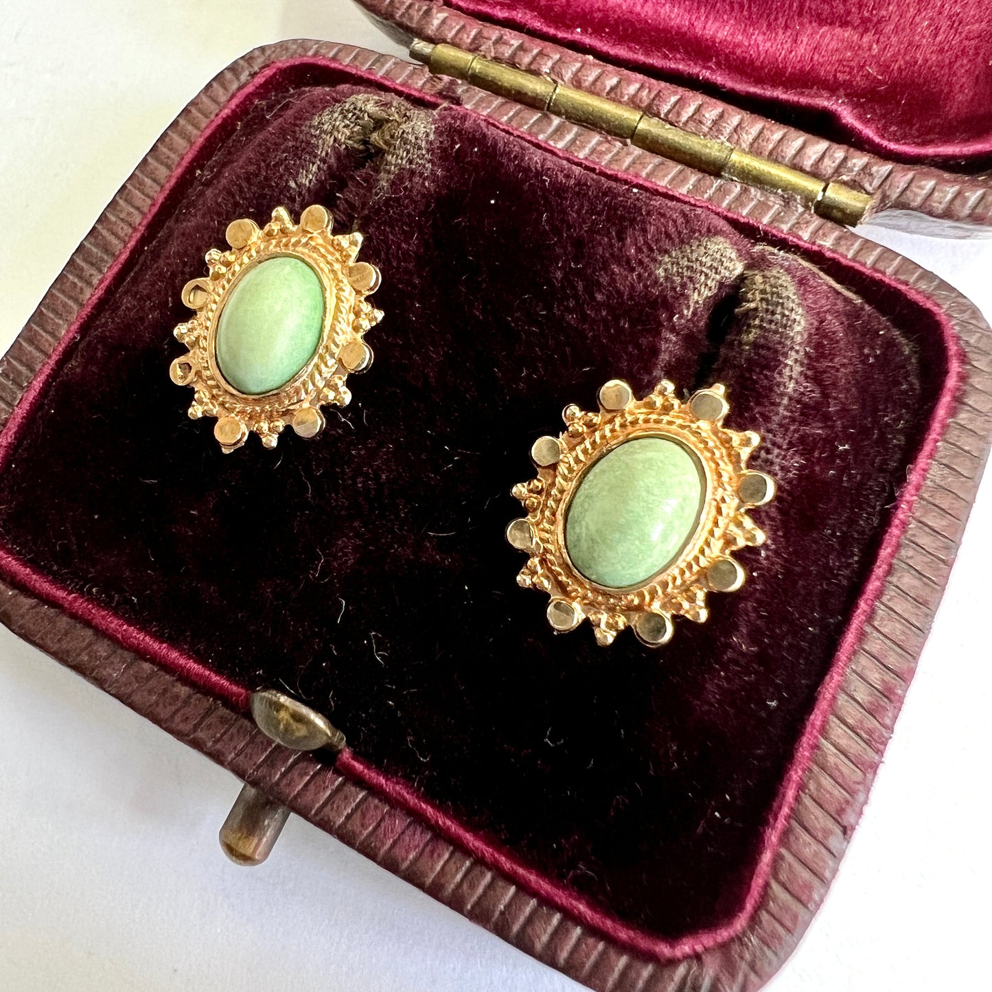 Vintage 9CT Gold Oval Green Cabochon Stud Earrings