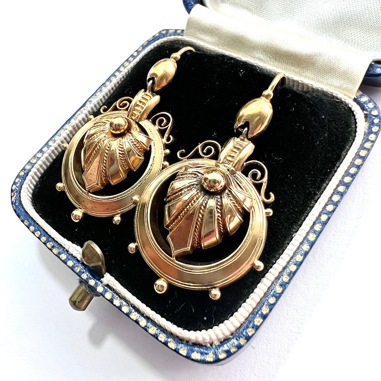 Victorian 18CT Gold Acanthus Earrings
