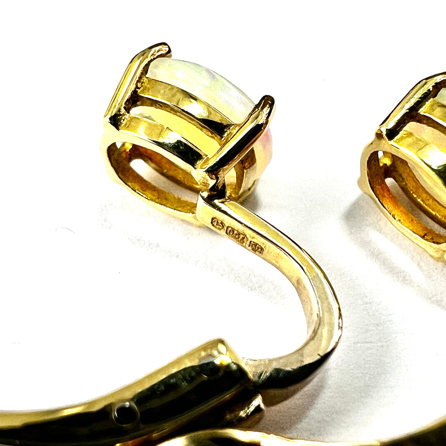 Vintage 18CT Gold Opal Ear Clips