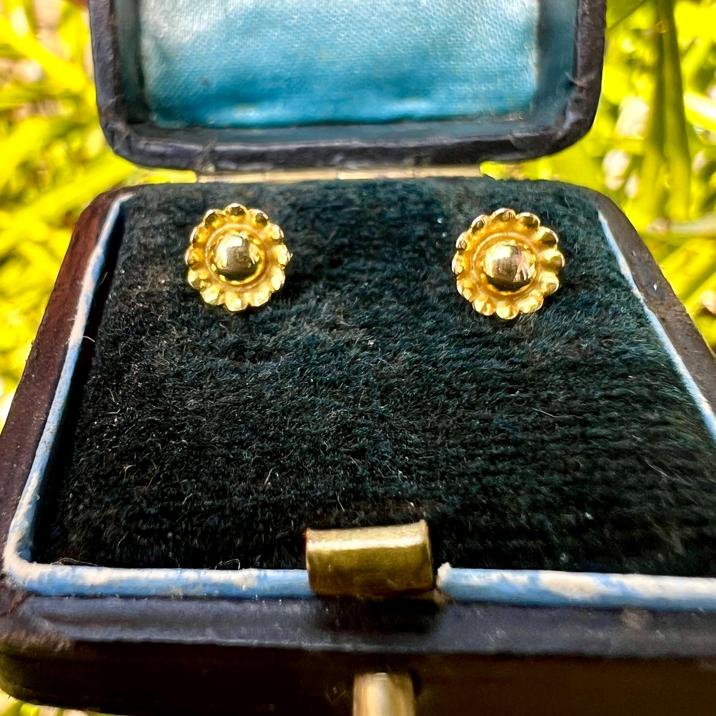 Tiny Vintage 9CT Gold Andralok Flower Stud Earrings
