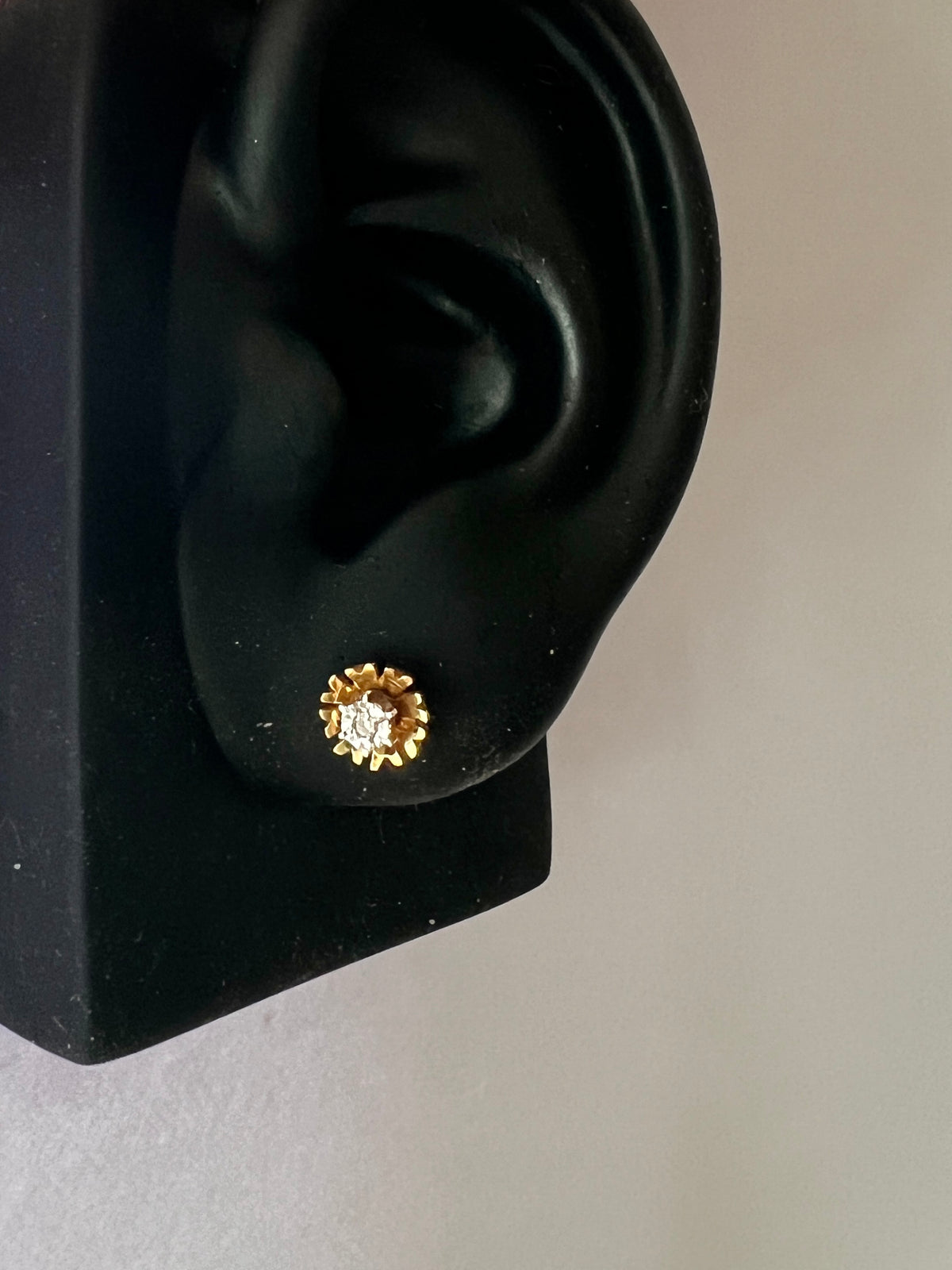 Vintage 9CT Gold Diamond Flower Stud