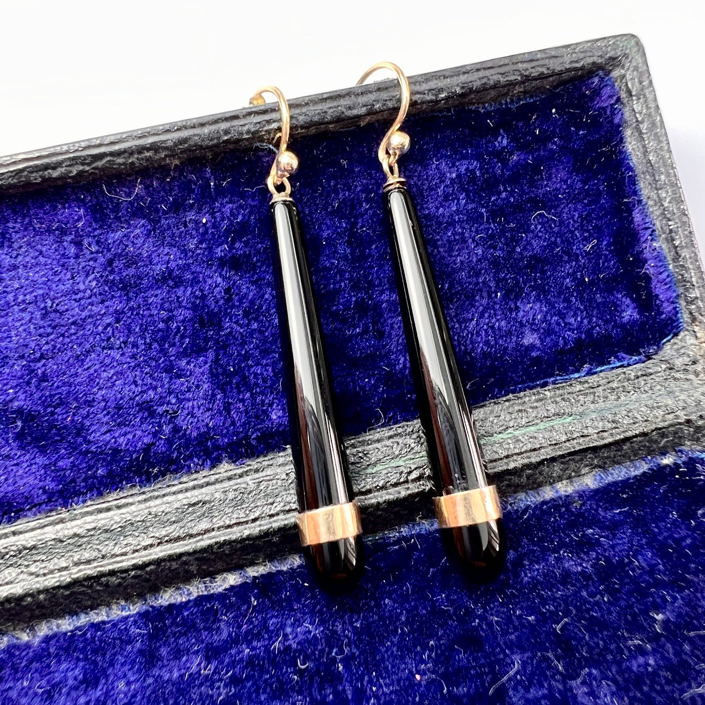 Edwardian Rose Gold-Banded Onyx Drop Earrings