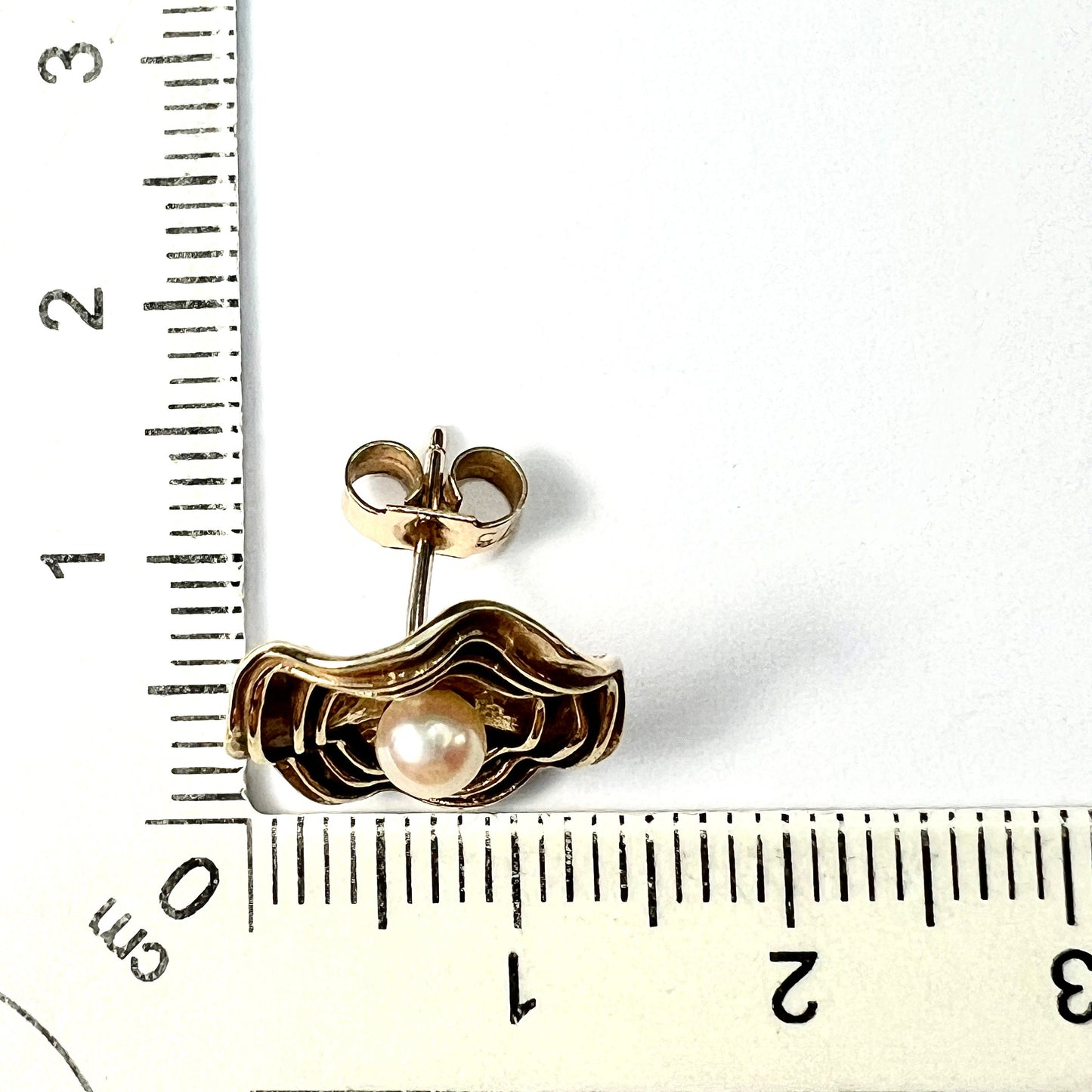 Vintage 9CT Gold Oyster Pearl Studs