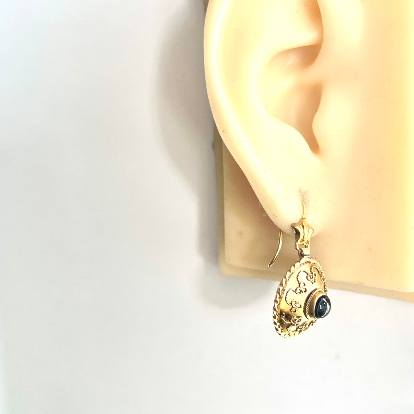 Victorian 15CT Gold Domed Banded Agate Earrings