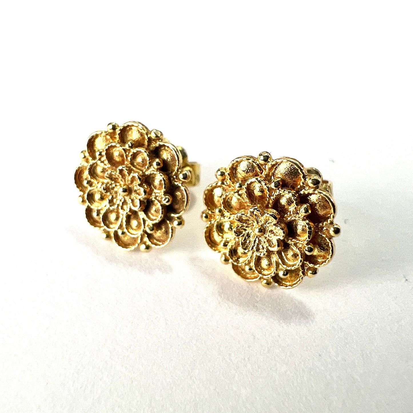 Vintage 18CT Gold Ornate Floral Rosette Stud Earrings