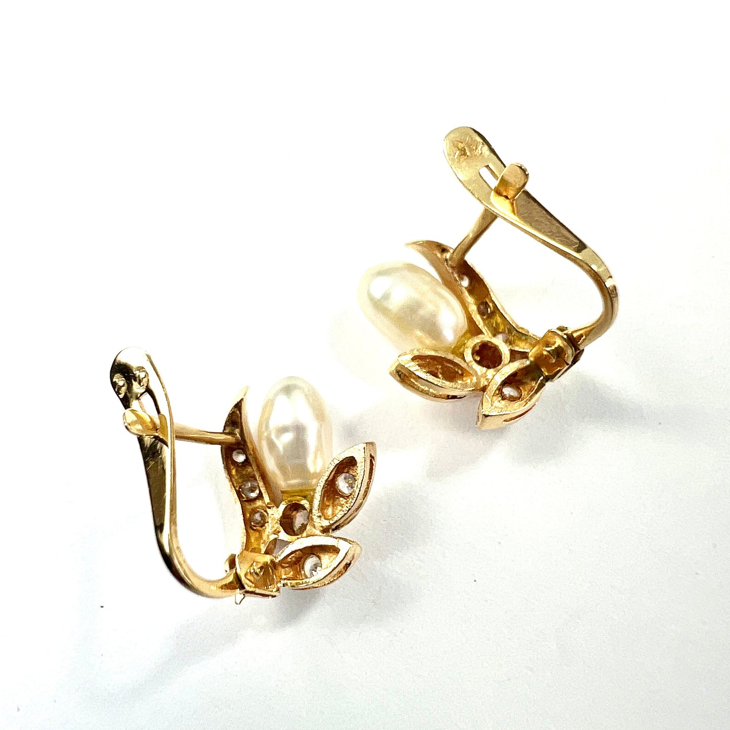 Vintage 18CT Gold Diamond and Baroque Pearl Earrings