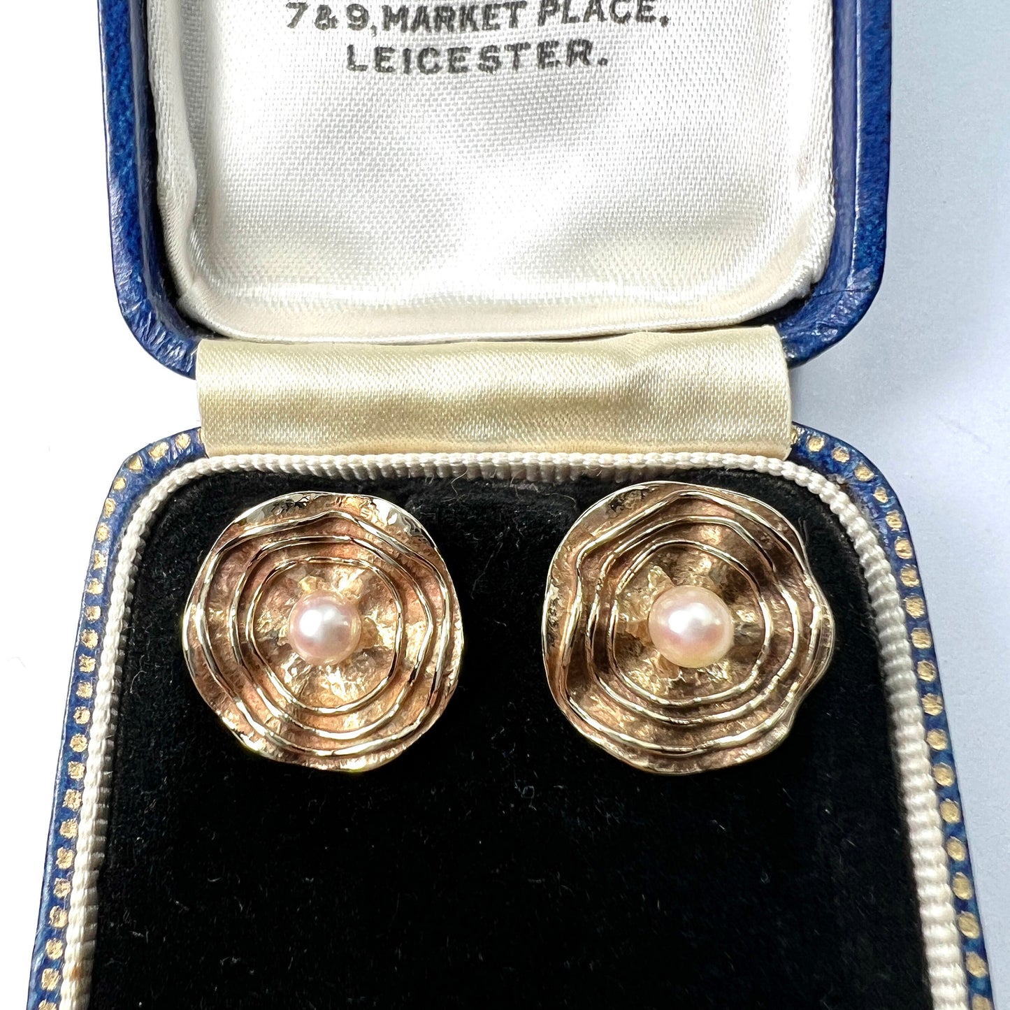 Vintage 9CT Gold Oyster Pearl Studs