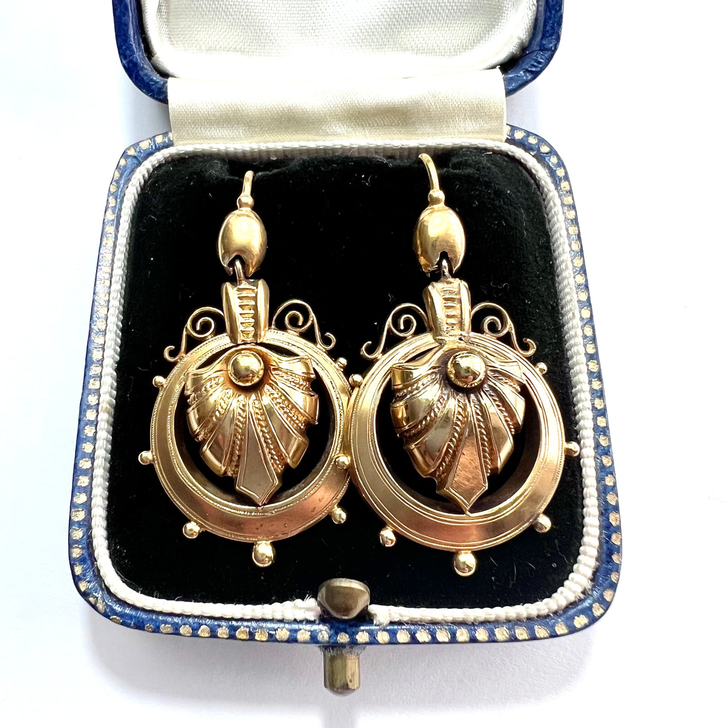 Victorian 18CT Gold Acanthus Earrings