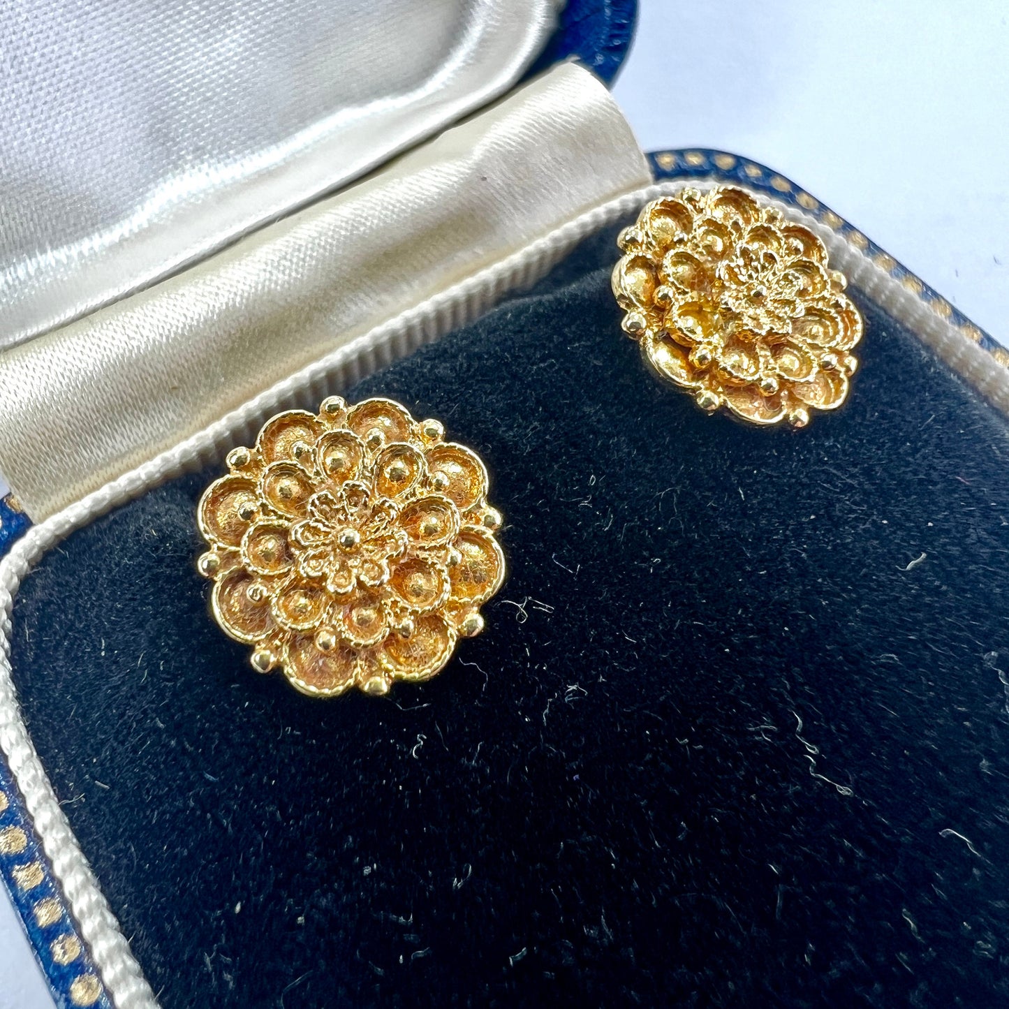 Vintage 18CT Gold Ornate Floral Rosette Stud Earrings