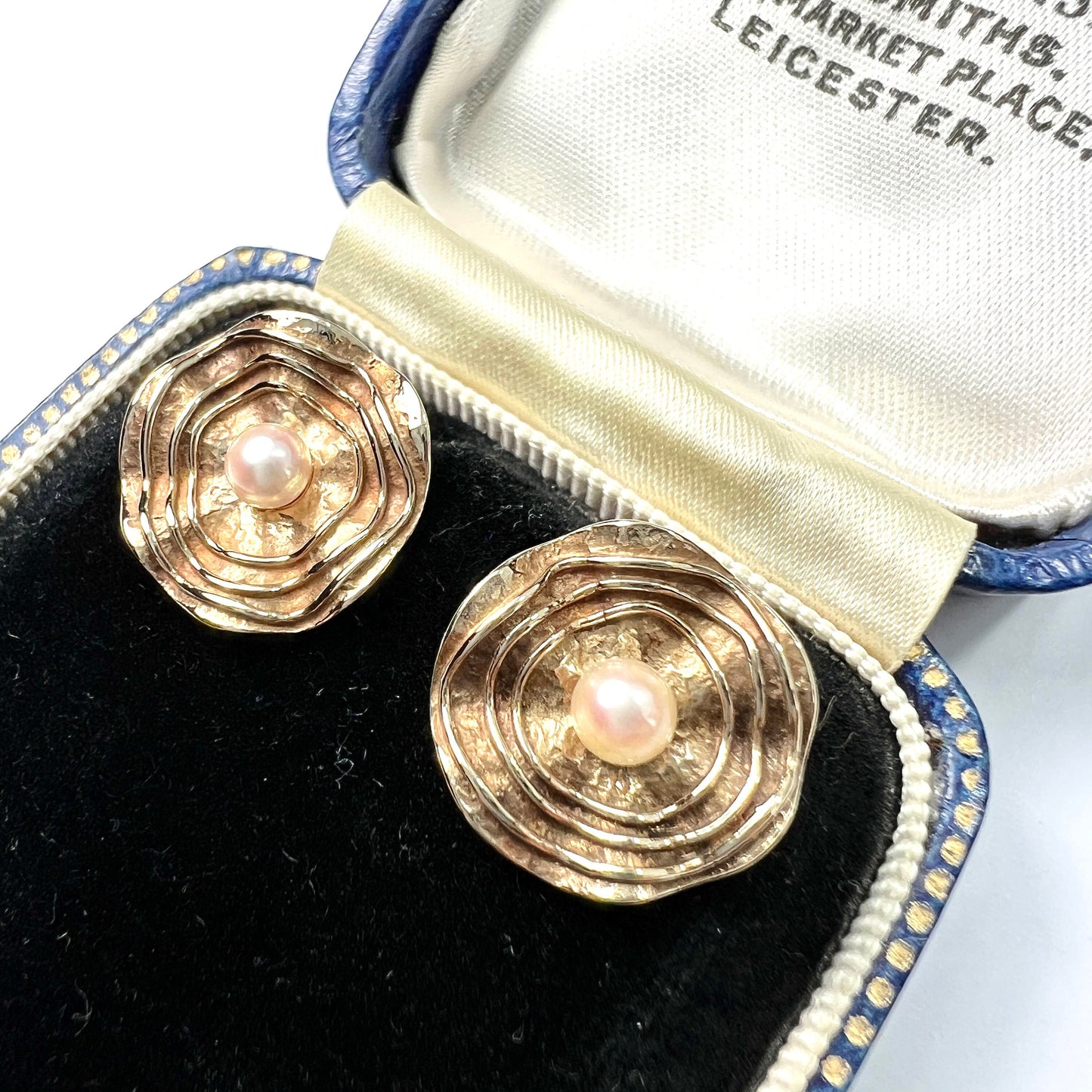 Vintage 9CT Gold Oyster Pearl Studs