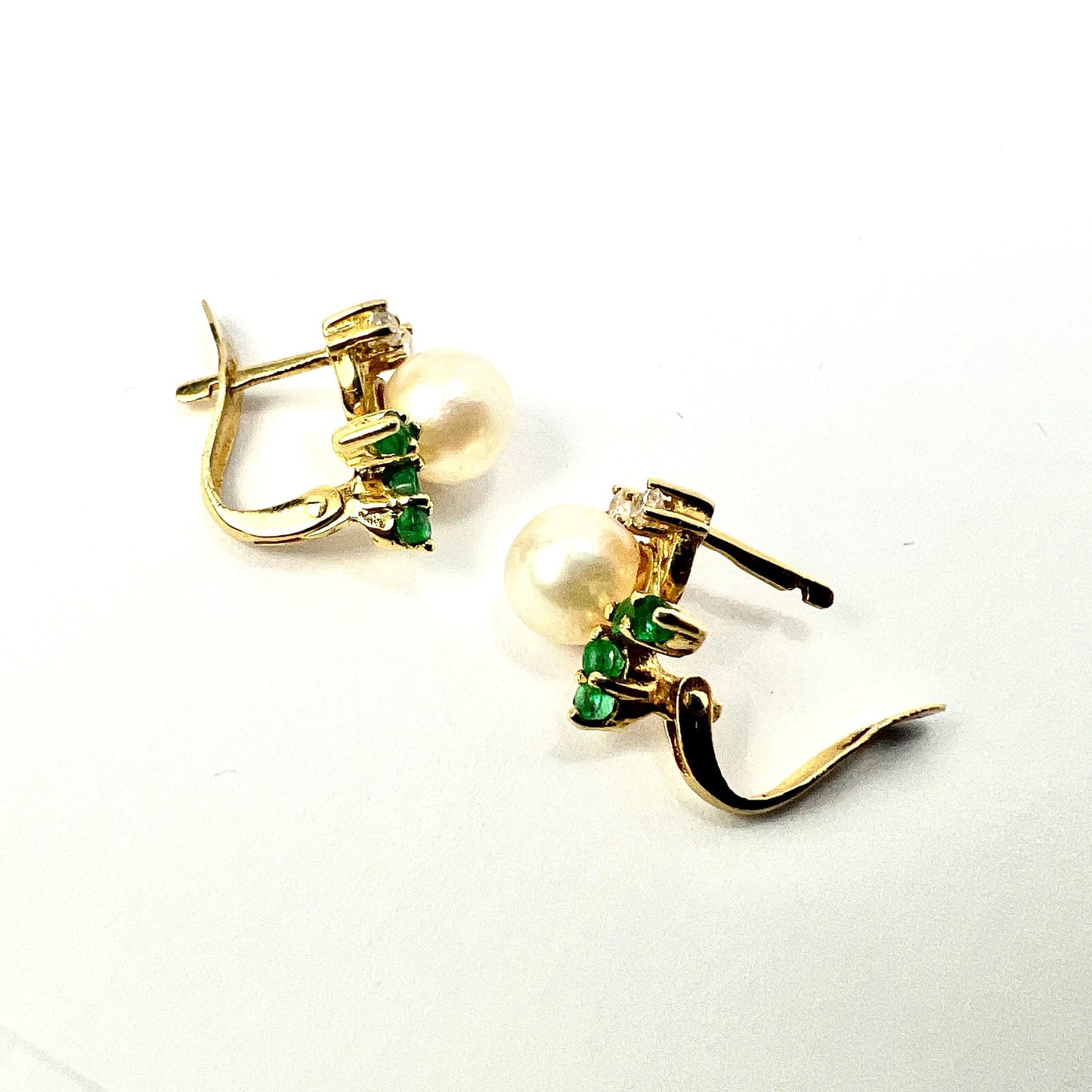 Vintage 18CT Gold Emerald, Diamond and Cultured Pearl Earrings