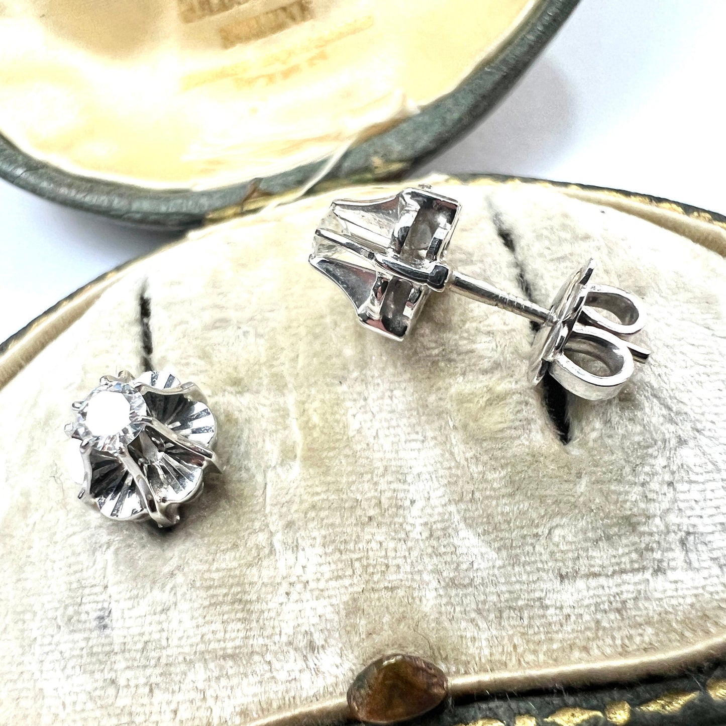 Vintage 18CT White Gold Diamond Buttercup Studs