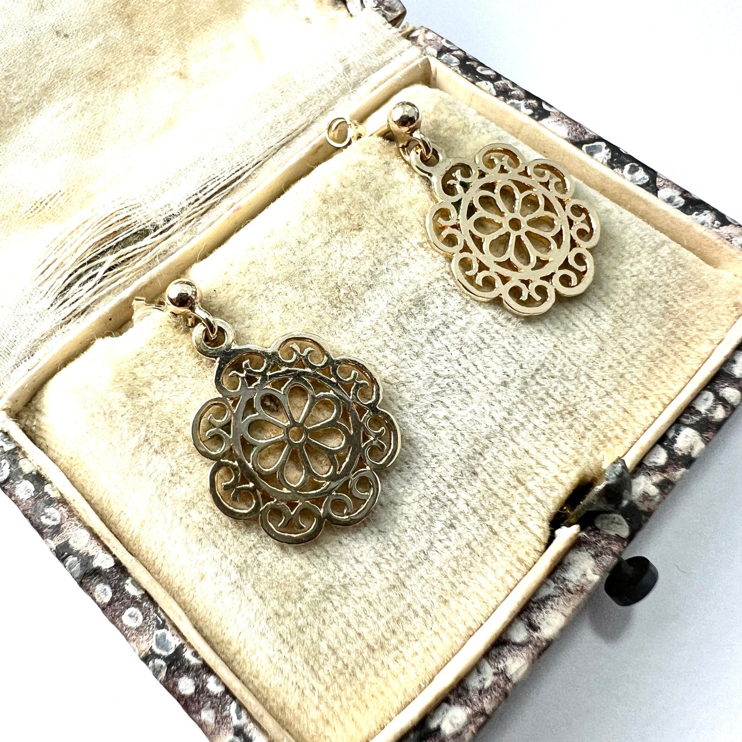 Vintage 9CT Gold Floral Mandala Earrings