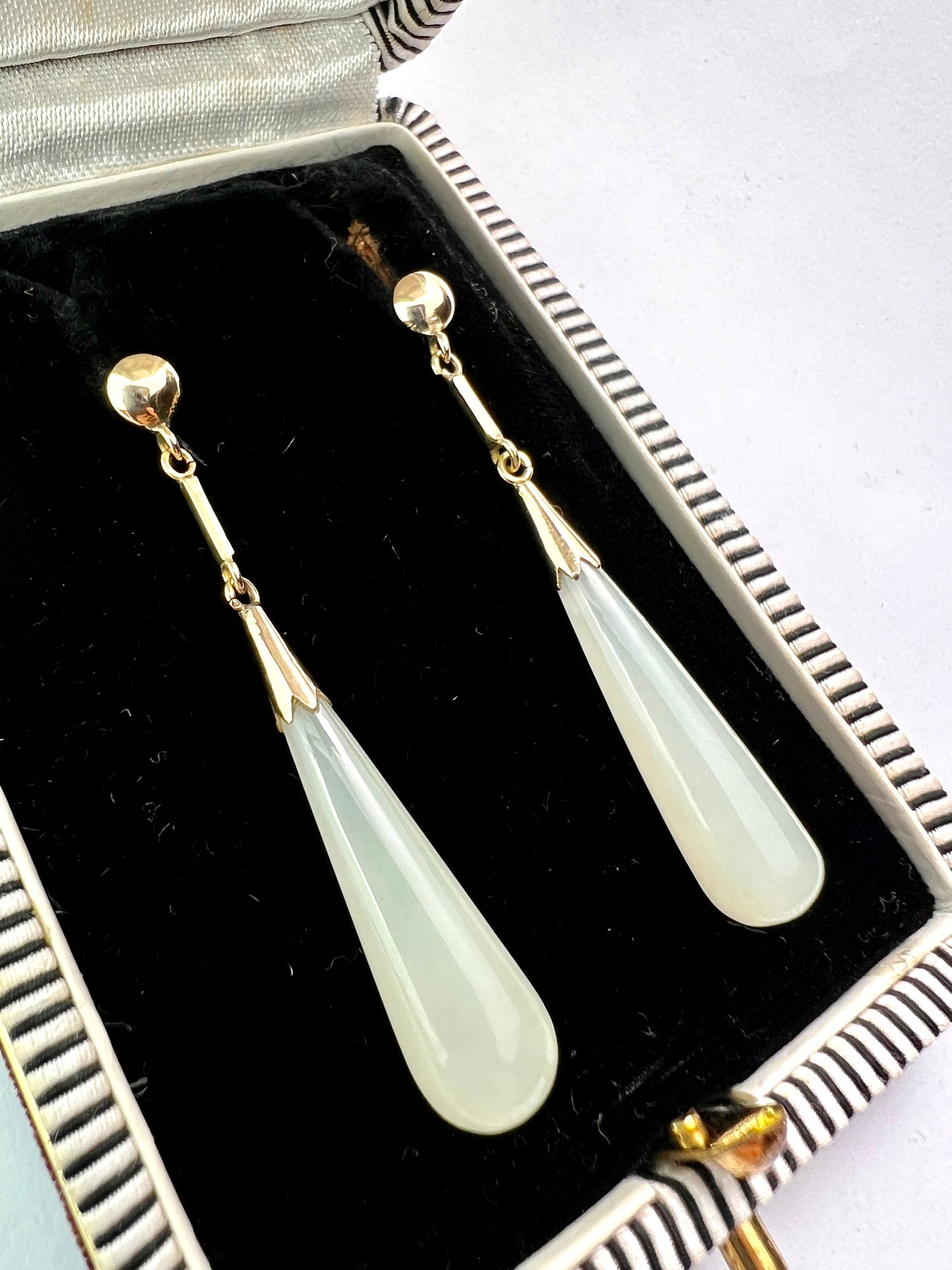 Vintage 14CT Gold White Jade Teardrop Earrings