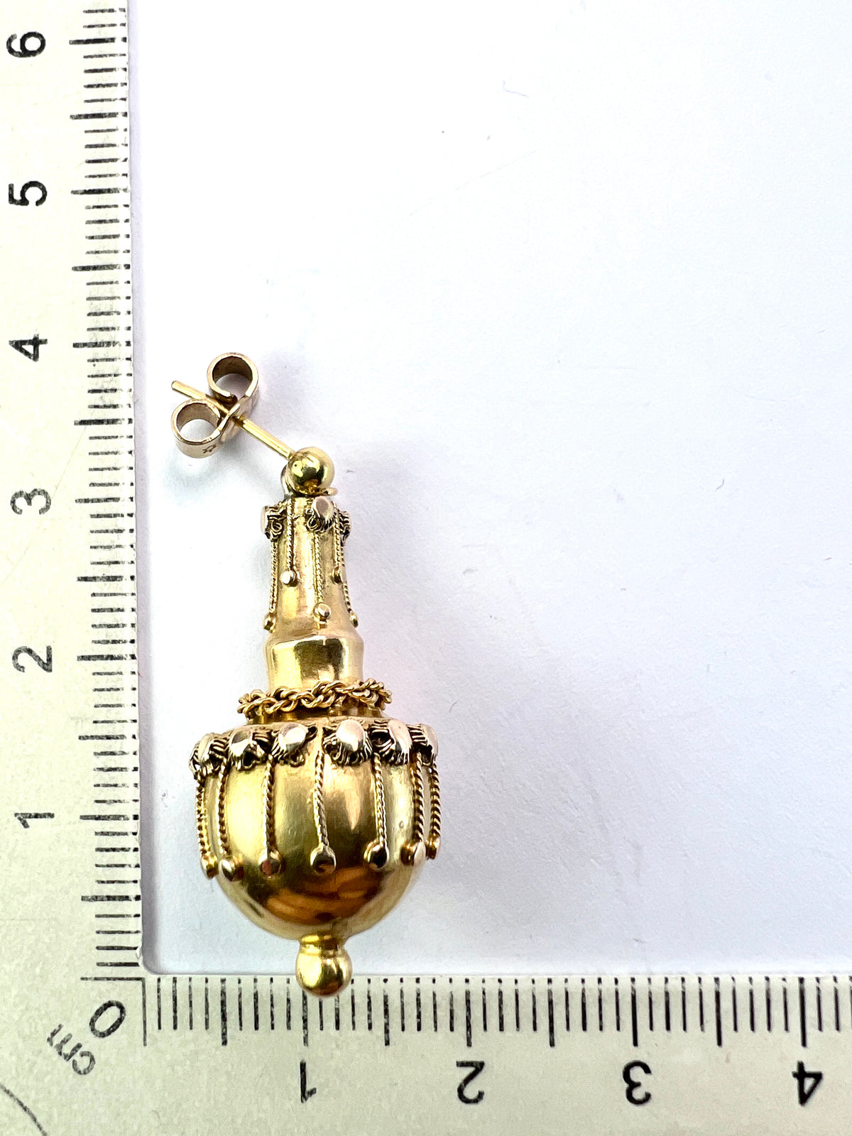 Victorian 15CT Gold Etruscan Revival Amphora Earrings