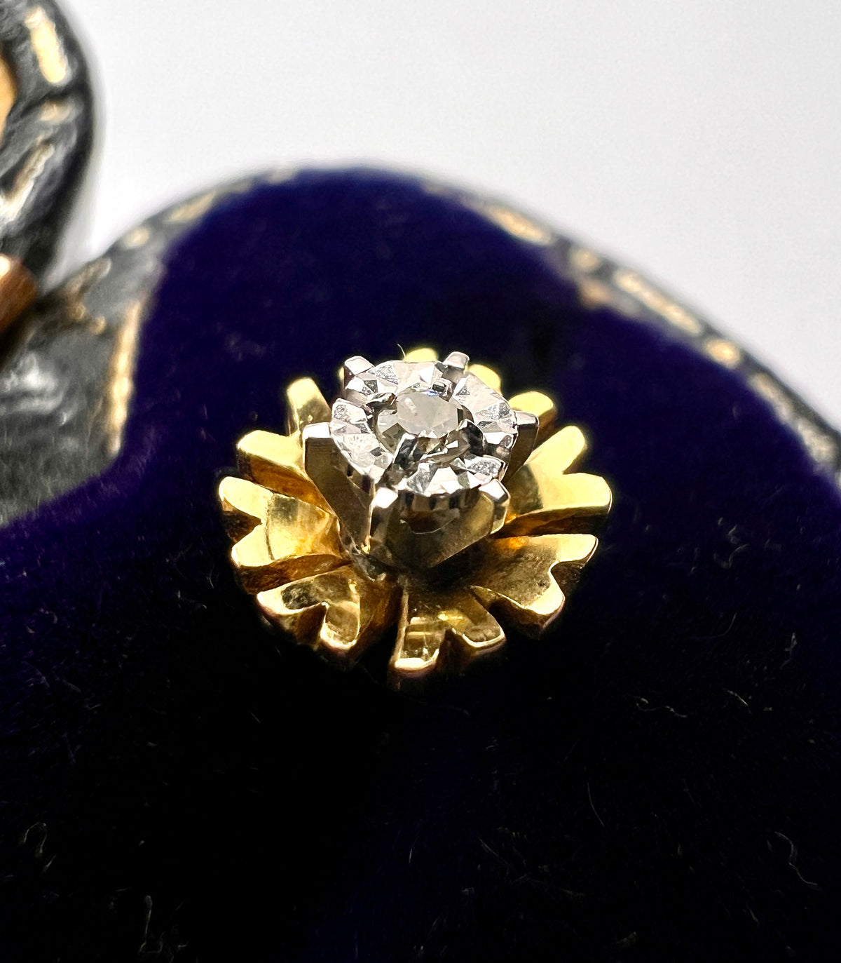 Vintage 9CT Gold Diamond Flower Stud