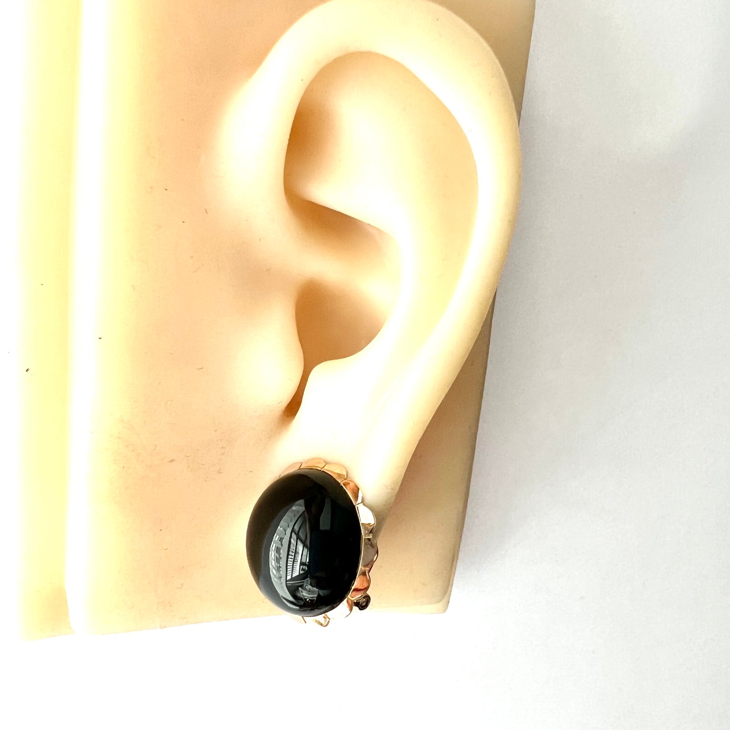 Vintage 14CT Gold Onyx Dome Earrings