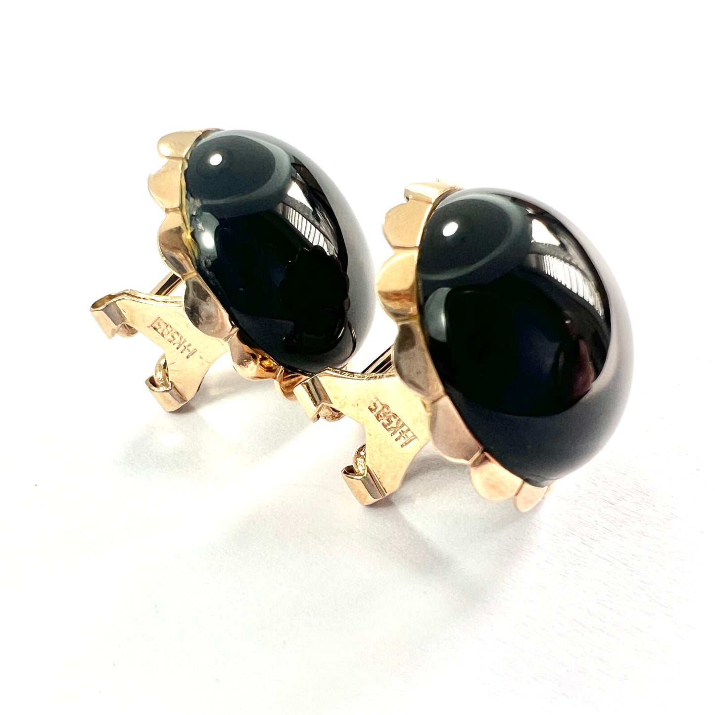 Vintage 14CT Gold Onyx Dome Earrings