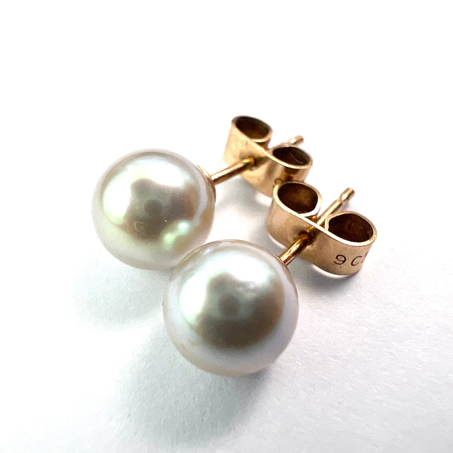 Vintage Mikimoto Cultured Pearl Stud Earrings in 9CT Gold