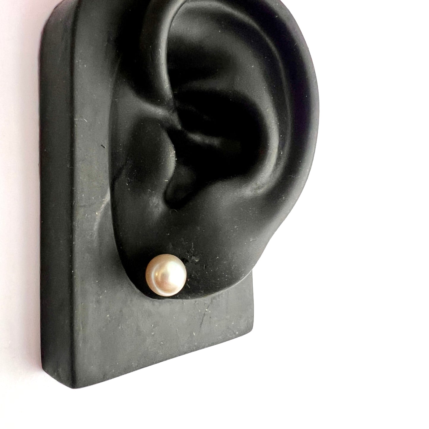Vintage Mikimoto Cultured Pearl Stud Earrings in 9CT Gold