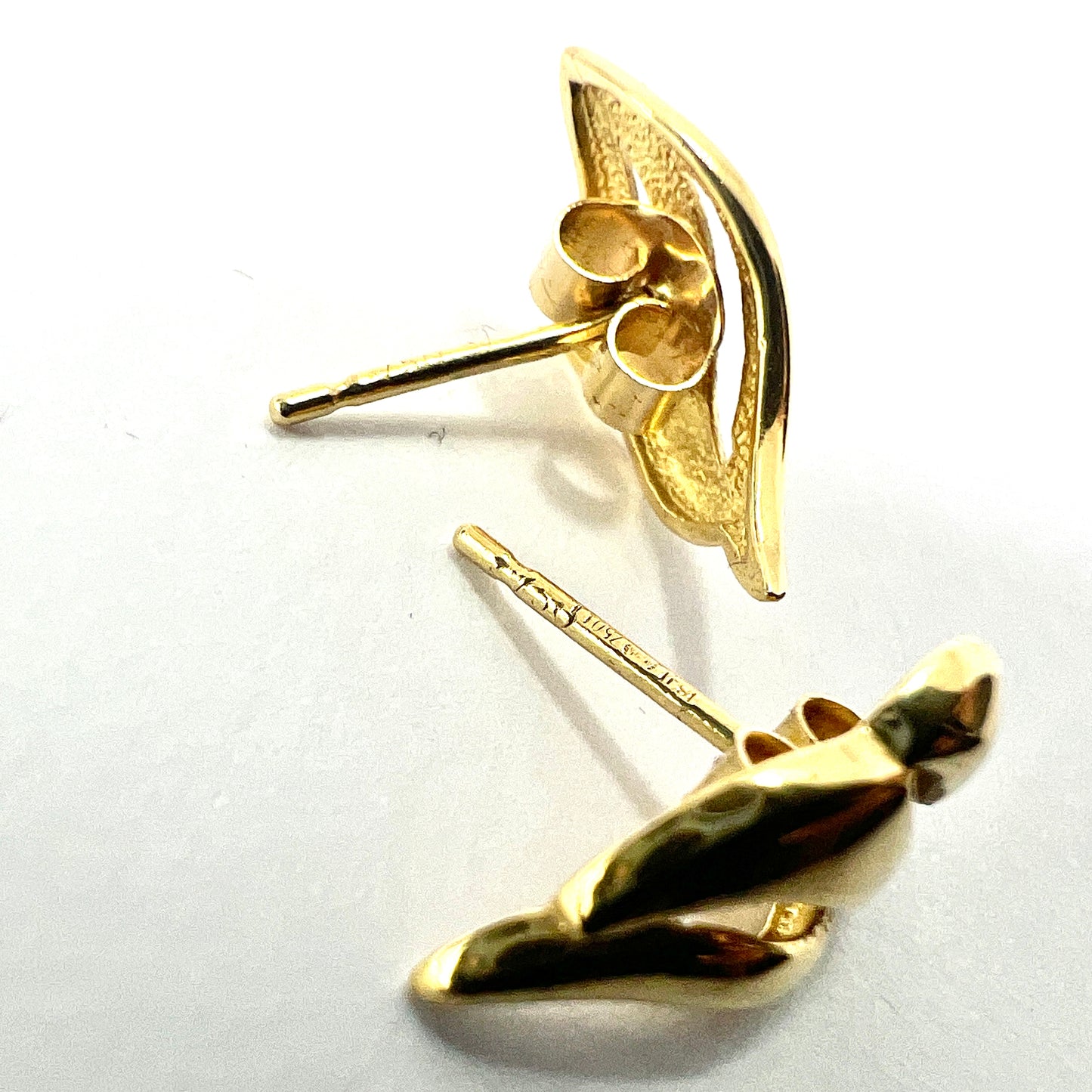 Vintage 18CT Gold Winged Stud Earrings