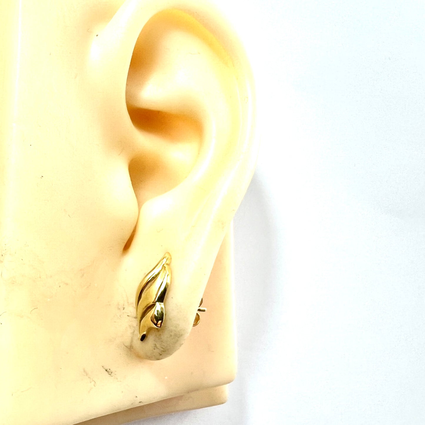 Vintage 18CT Gold Winged Stud Earrings