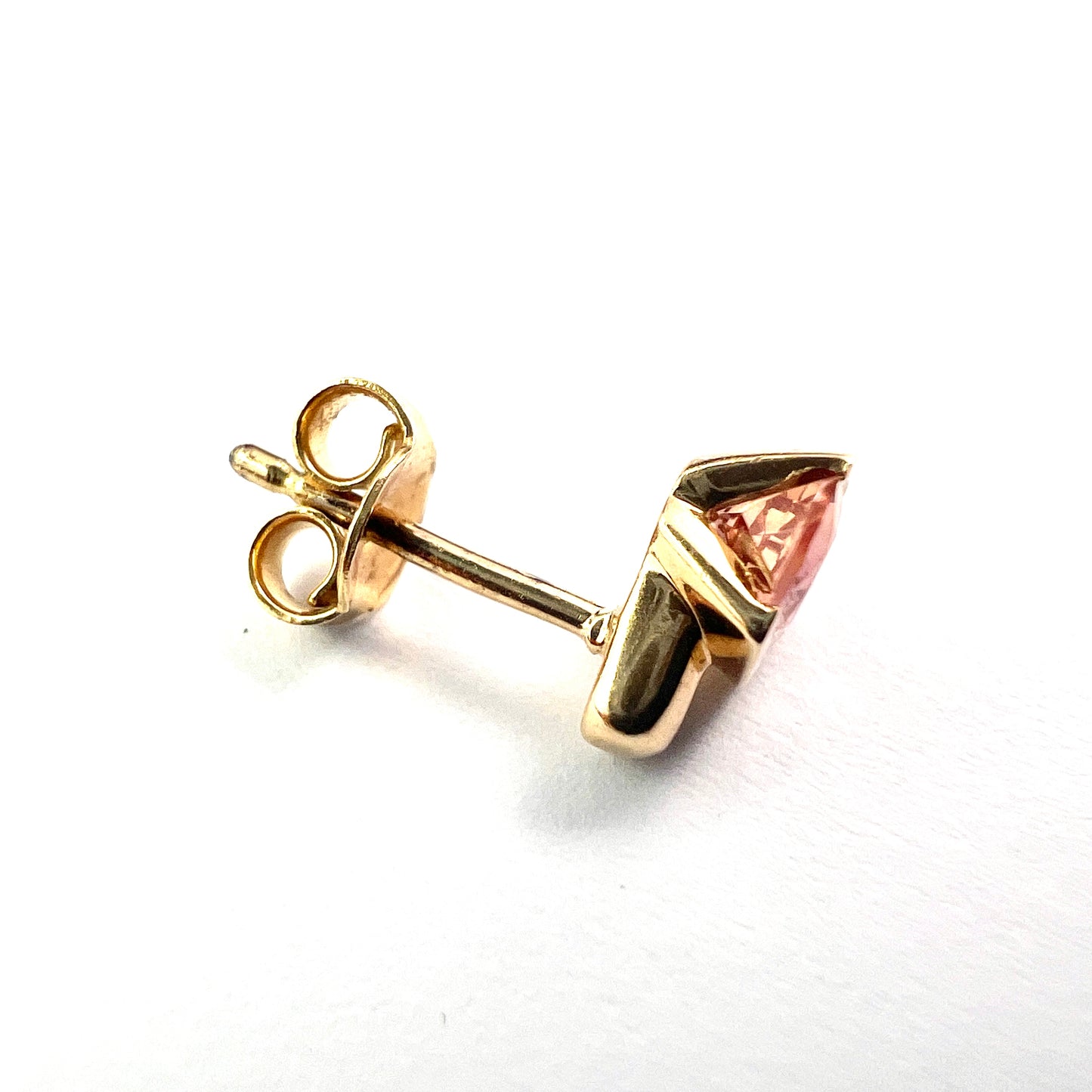 Vintage 18CT Gold Pink Topaz Stud