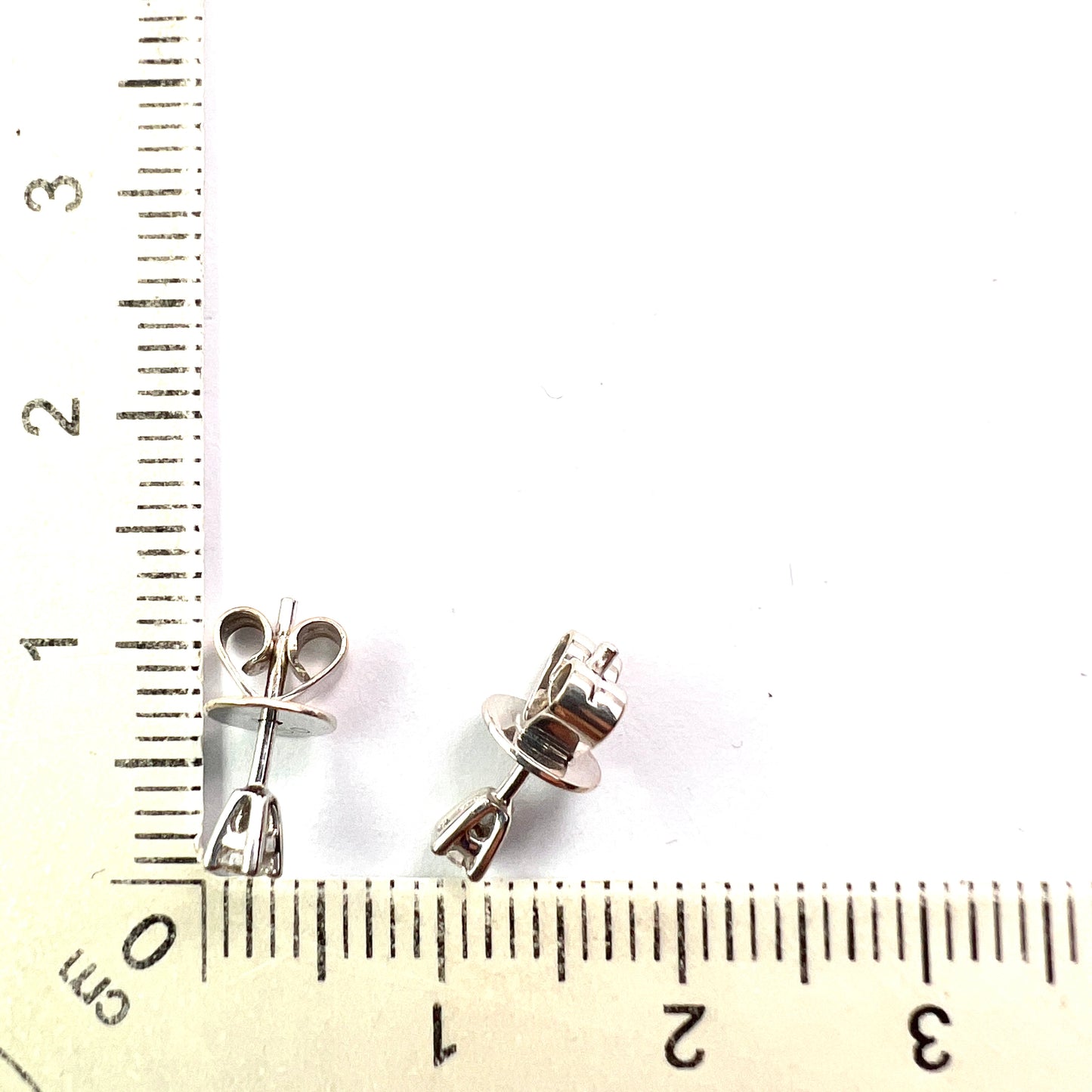 Vintage 18CT White Gold Diamond Stud Earrings