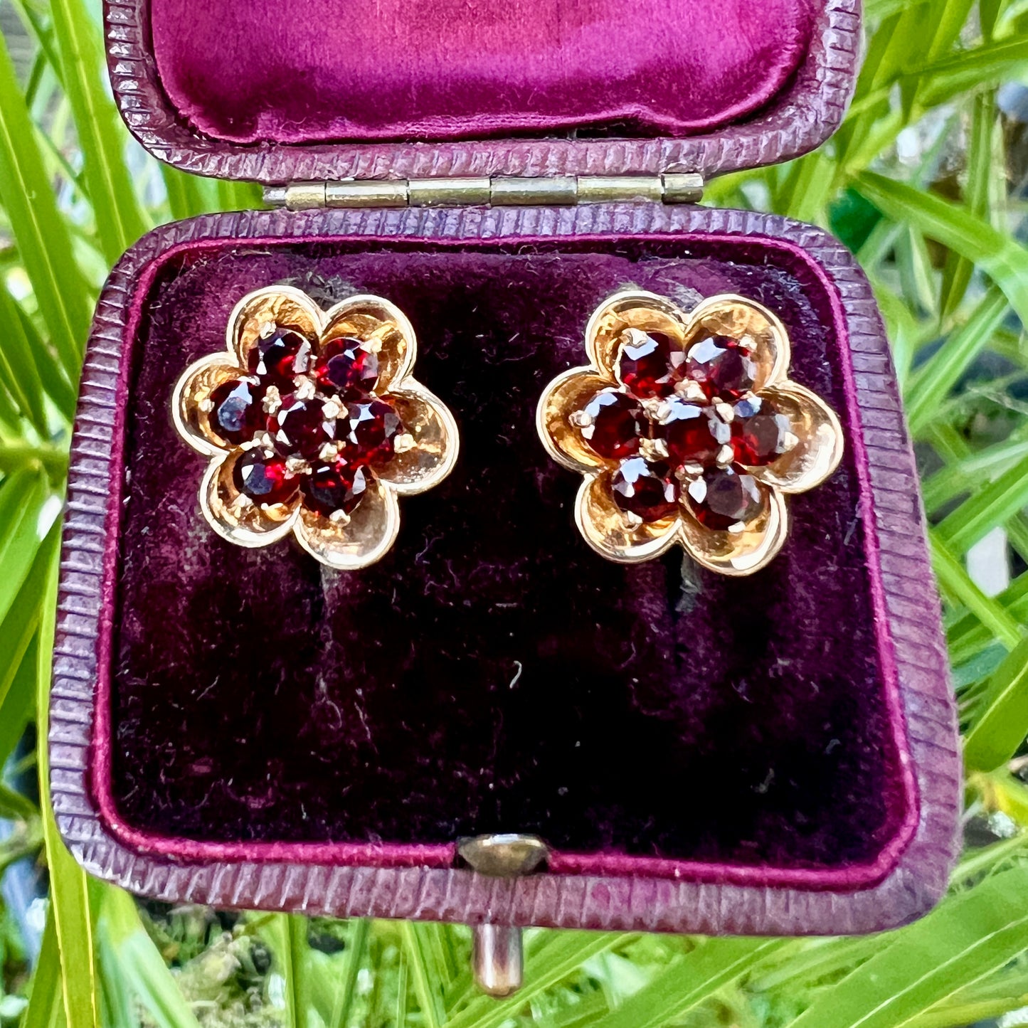 Vintage 9CT Gold Garnet Cluster Flower Stud Earrings