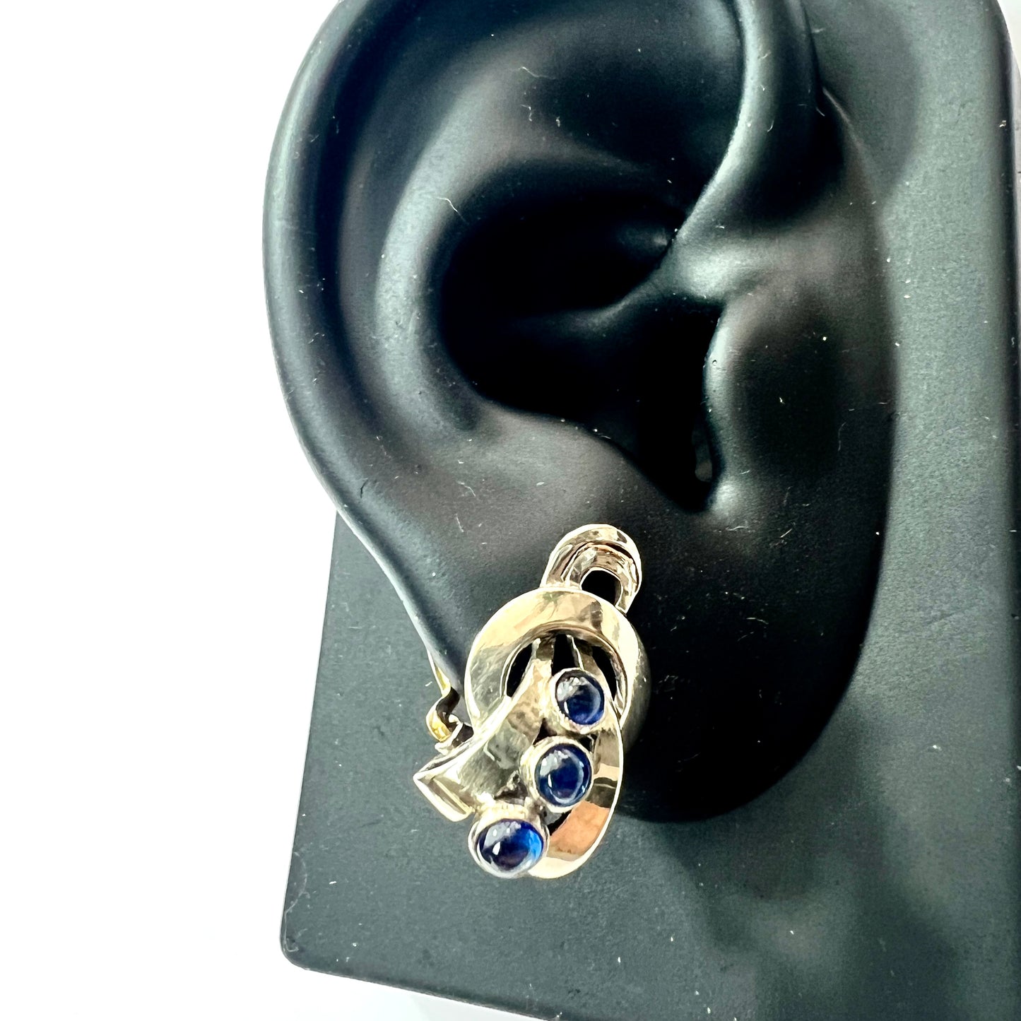 Vintage 18CT White Gold Sapphire Cabochon Ear Clips