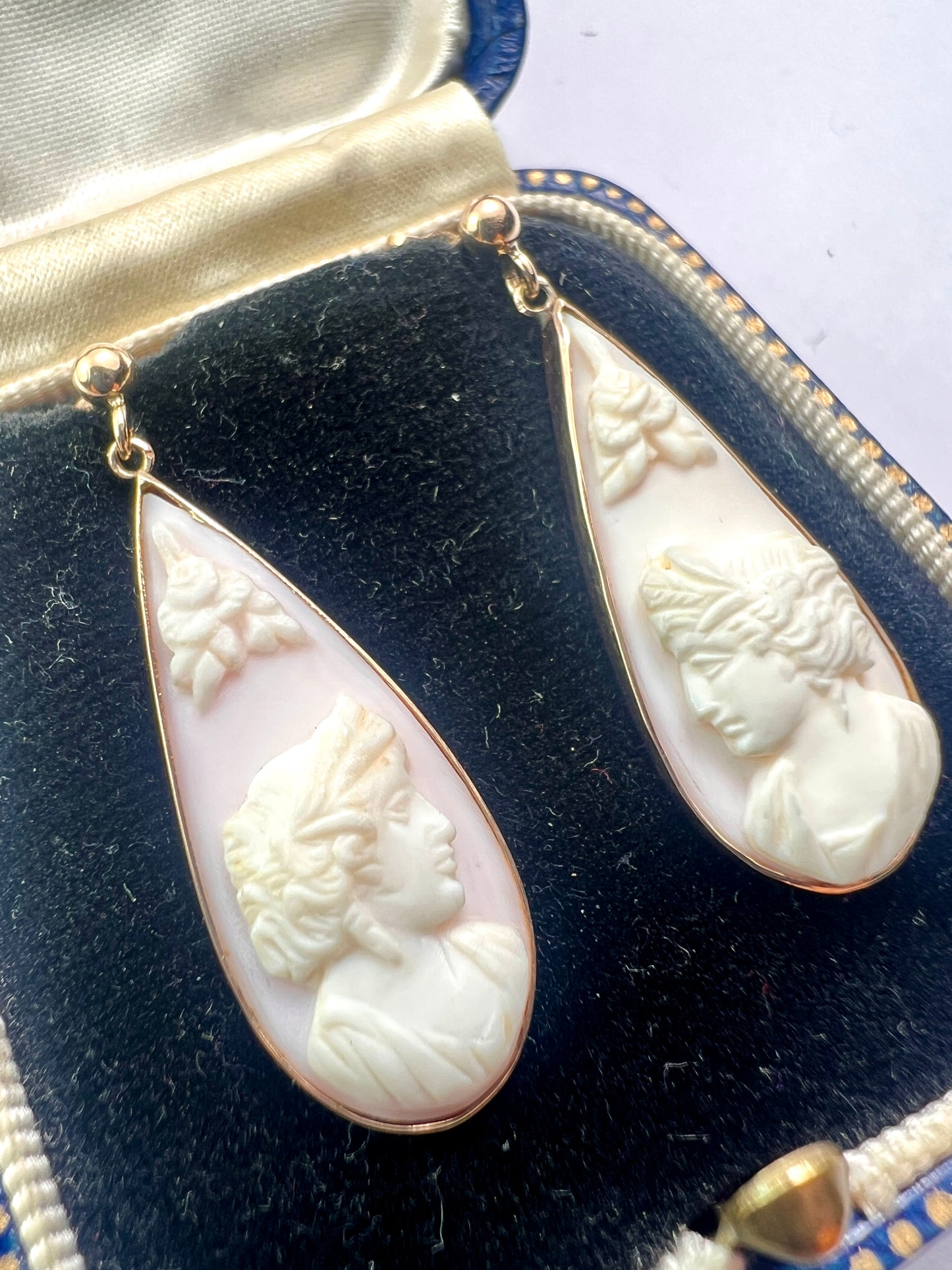 Antique 9CT Gold Classical Shell Cameo Teardrop Earrings