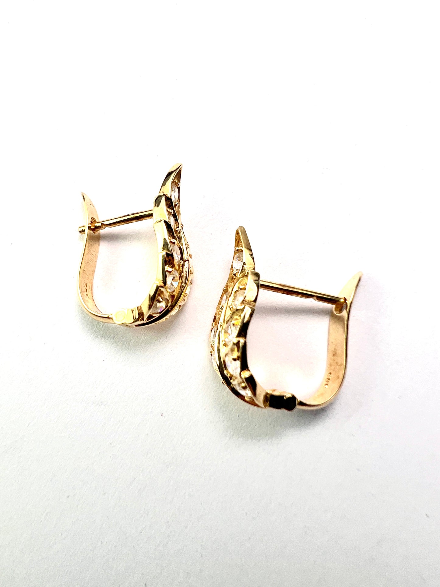 Vintage 14CT Gold Sparkly Leaf Huggie Earrings